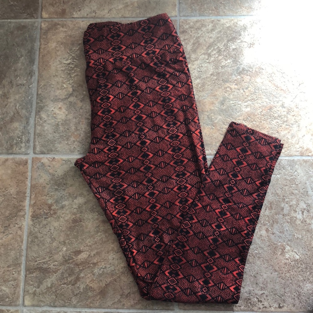 NWOT Tall & Curvy Red Lularoe Leggings
